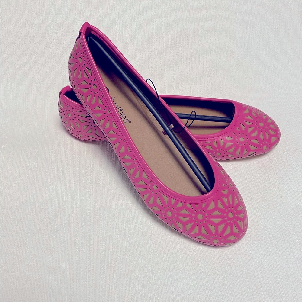 Chatties cutout ballet flat